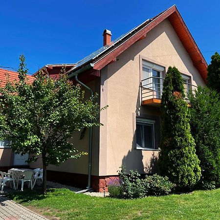 Lavender Apartment Сиофок Екстериор снимка
