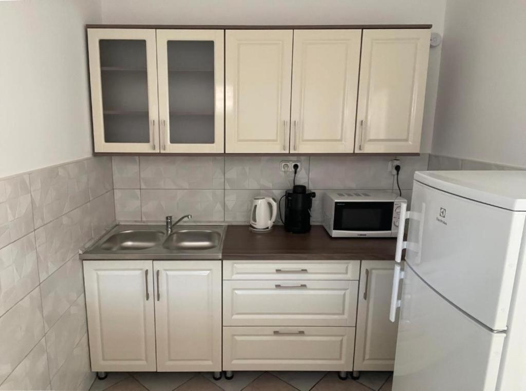 Lavender Apartment Сиофок Екстериор снимка